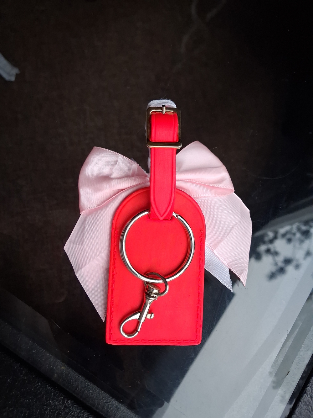 Louis Vuitton Pink Leather Luggage Tag with Pink & White Satin Bow Drop Pearl - Picture 3 of 4